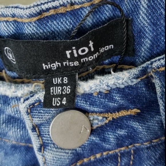 Missguided Riot Ripped High Rise Mom Jeans 4 - Picture 8 of 12